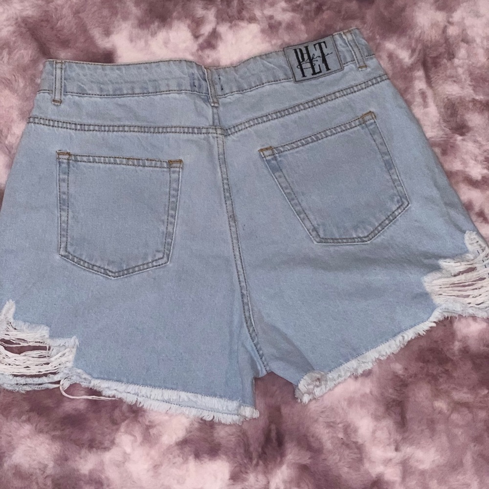 Shape Bleach Wash Ripped Hem Denim Shorts - Picture 7 of 7